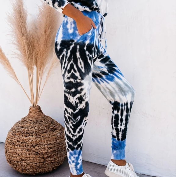 Blue, white, and black tie dyed lounge jogger - Picture 3 of 7